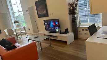 Spacious one bed Quartermile Apartment With Breathtaking Park Views - 