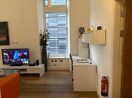 Spacious one bed Quartermile Apartment With Breathtaking Park Views - 