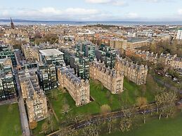 Very Centrally Located Chic one bed Quartermile Apartment