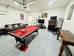 7/6.5 Beautiful Vacation Home With Private Pool, and Much More!!