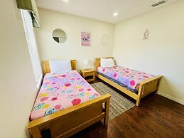 7/6.5 Beautiful Vacation Home With Private Pool, and Much More!!