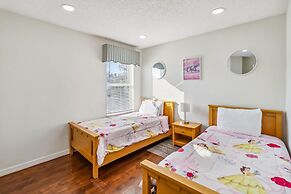 7/6.5 Beautiful Vacation Home With Private Pool, and Much More!!