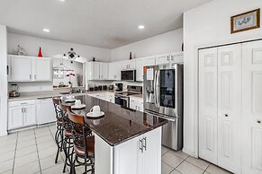 7/6.5 Beautiful Vacation Home With Private Pool, and Much More!!