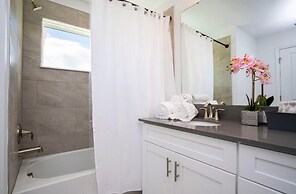 Storey Lake Resort, Private Pool, Near Famous Attractions!!