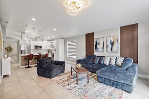 Fascinating Private Pool and Game-room, Near Disney!!