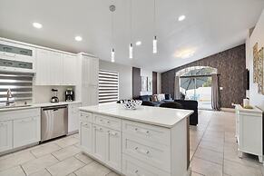 Fascinating Private Pool and Game-room, Near Disney!!