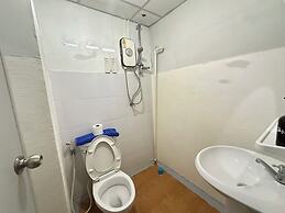 OYO 75472 GOTUM Hostel 2 & Money Exchange