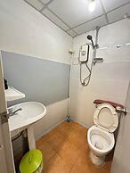 OYO 75472 GOTUM Hostel 2 & Money Exchange