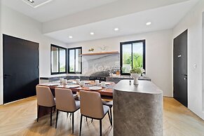 Dasha Villa by Kozystay - Jimbaran