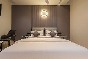 CVR'S HOTEL GLASS BIRD