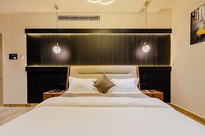 CVR'S HOTEL GLASS BIRD