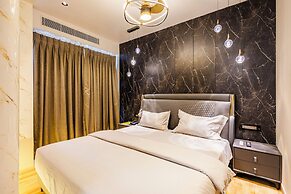 CVR'S HOTEL GLASS BIRD