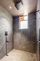 CVR'S HOTEL GLASS BIRD