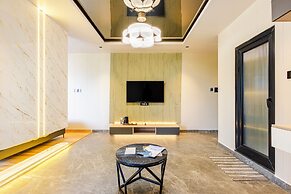 CVR'S HOTEL GLASS BIRD