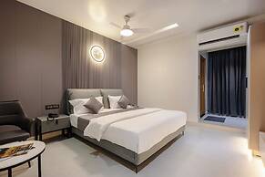 CVR'S HOTEL GLASS BIRD