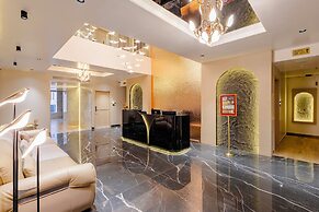 CVR'S HOTEL GLASS BIRD