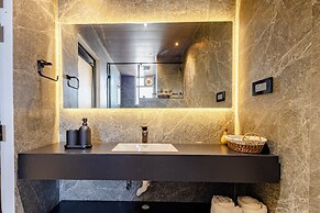 CVR'S HOTEL GLASS BIRD