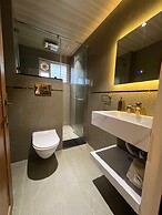 CVR'S HOTEL GLASS BIRD