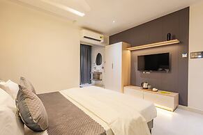 CVR'S HOTEL GLASS BIRD