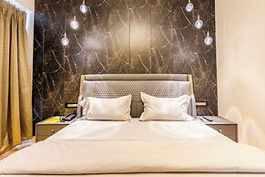 CVR'S HOTEL GLASS BIRD