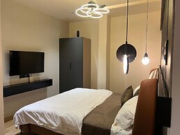 CVR'S HOTEL GLASS BIRD