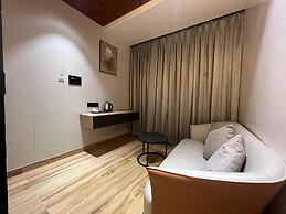 CVR'S HOTEL GLASS BIRD