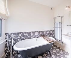 Dragon Court - 3 Beds Office Terrace Garden