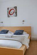 Beachside 3-bedroom Duplex Near Sea