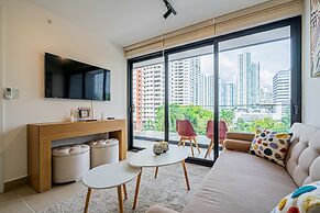 w Beautiful 1BR w Perfect Balcony View