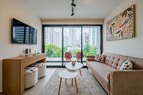 w Beautiful 1BR w Perfect Balcony View