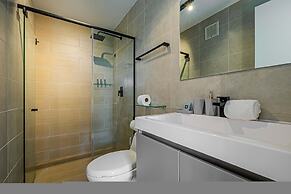 w Beautiful 1BR w Perfect Balcony View