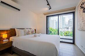 w Beautiful 1BR w Perfect Balcony View