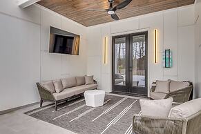 Serenity Estates 5BR Modern Retreat w Exclusive Amenities Near Airport