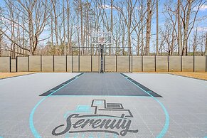 Serenity Estates 5BR Modern Retreat w Exclusive Amenities Near Airport