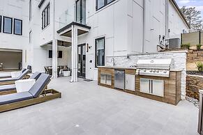 Serenity Estates 5BR Modern Retreat w Exclusive Amenities Near Airport