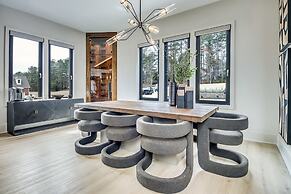 Serenity Estates 5BR Modern Retreat w Exclusive Amenities Near Airport