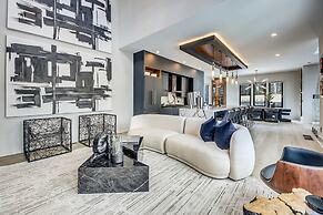 Serenity Estates 5BR Modern Retreat w Exclusive Amenities Near Airport