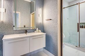 Serenity Estates 5BR Modern Retreat w Exclusive Amenities Near Airport