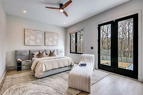 Serenity Estates 5BR Modern Retreat w Exclusive Amenities Near Airport