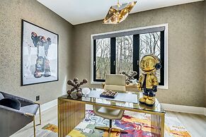 Serenity Estates 5BR Modern Retreat w Exclusive Amenities Near Airport