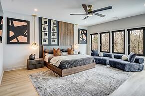 Serenity Estates 5BR Modern Retreat w Exclusive Amenities Near Airport