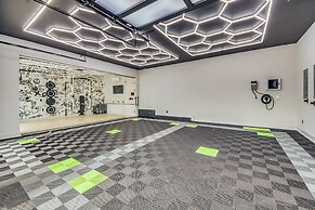 Serenity Estates 5BR Modern Retreat w Exclusive Amenities Near Airport