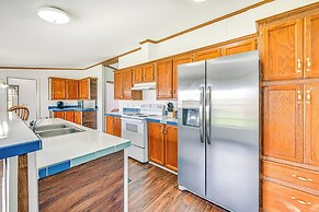 3 Mi to Green River Lake: Quiet Farmhouse w/ Yard