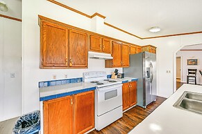 3 Mi to Green River Lake: Quiet Farmhouse w/ Yard