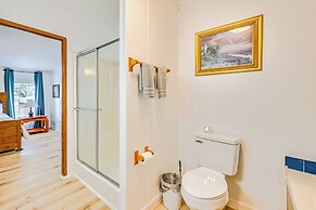 3 Mi to Green River Lake: Quiet Farmhouse w/ Yard