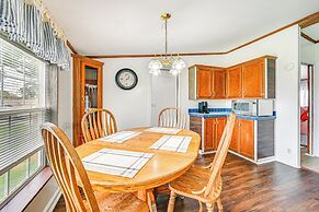 3 Mi to Green River Lake: Quiet Farmhouse w/ Yard