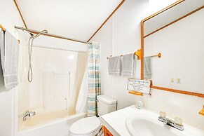 3 Mi to Green River Lake: Quiet Farmhouse w/ Yard