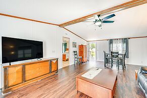 3 Mi to Green River Lake: Quiet Farmhouse w/ Yard