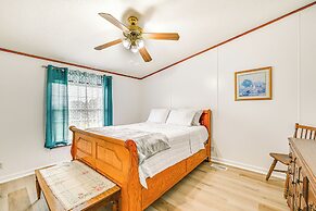 3 Mi to Green River Lake: Quiet Farmhouse w/ Yard