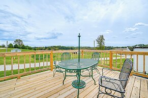 3 Mi to Green River Lake: Quiet Farmhouse w/ Yard